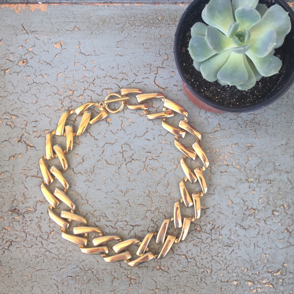 ✨Vintage✨Talbots toggle necklace